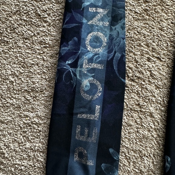 WITH Peloton leggings - Picture 3 of 4